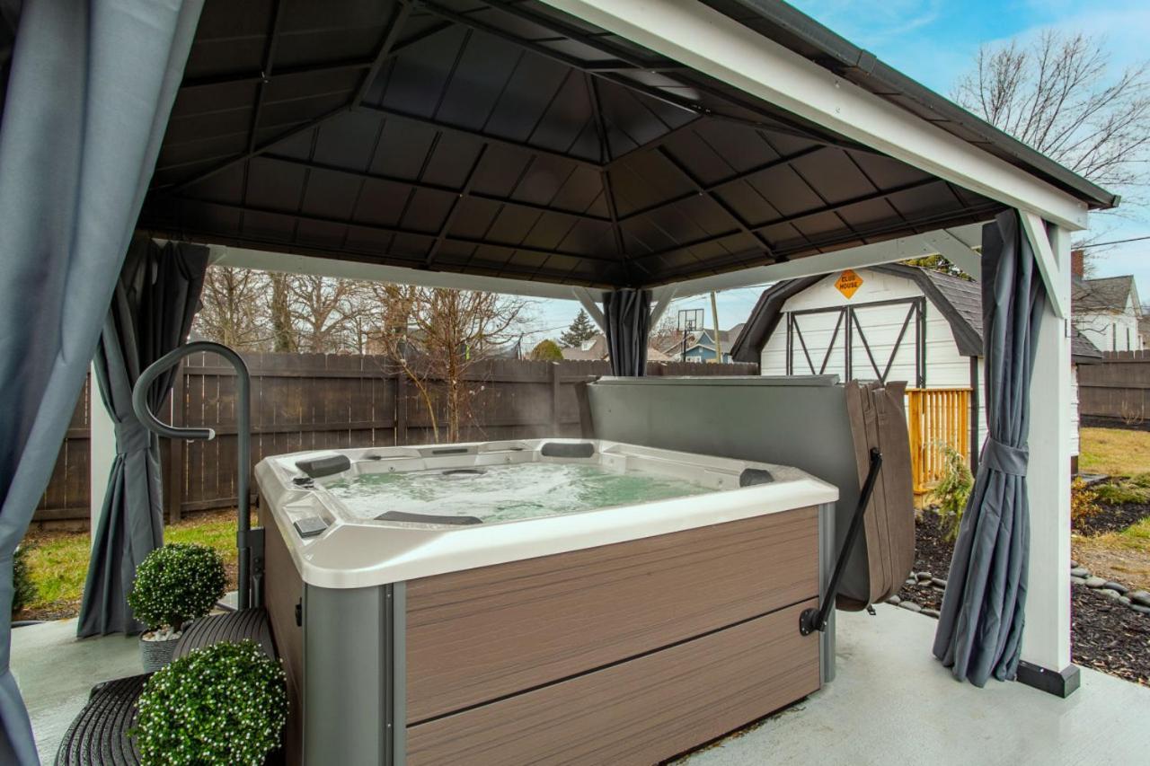 Blue Valley Inn - Hot Tub & Spacious Play Area! Knoxville Exterior foto